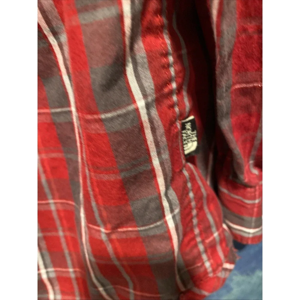 The North Face Shirt Mens Medium Red Plaid Long Sleeve Button Up Pockets Outdoor